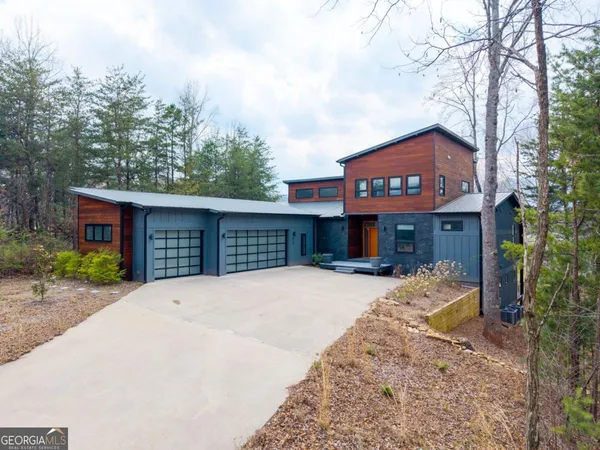 $1,100,000 | 23 Lake Trail West, Unit 10, Hiawassee, GA 30546