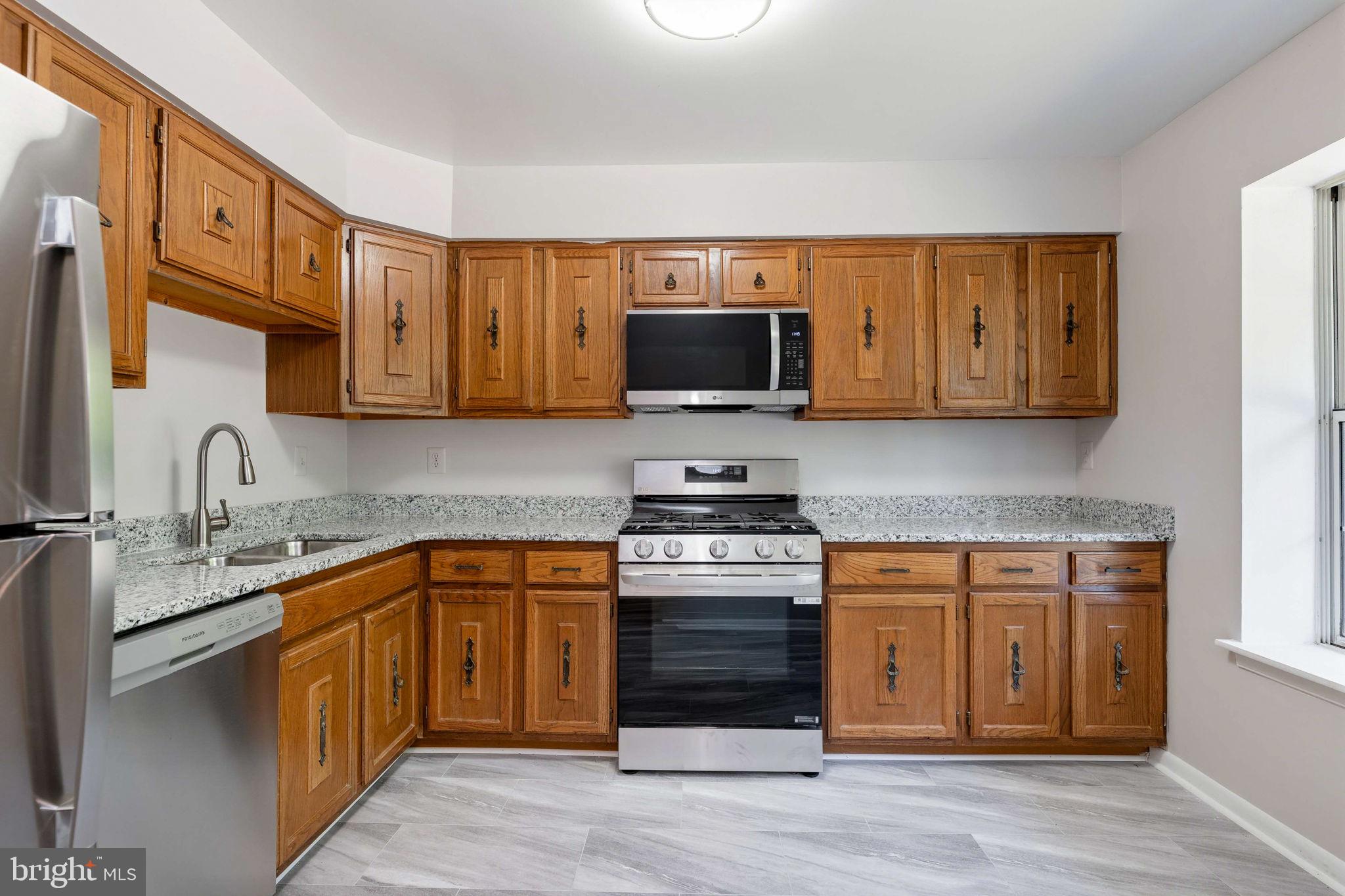 15252 Cloverdale Road Woodbridge, VA 22193 - Photo 6 of 47