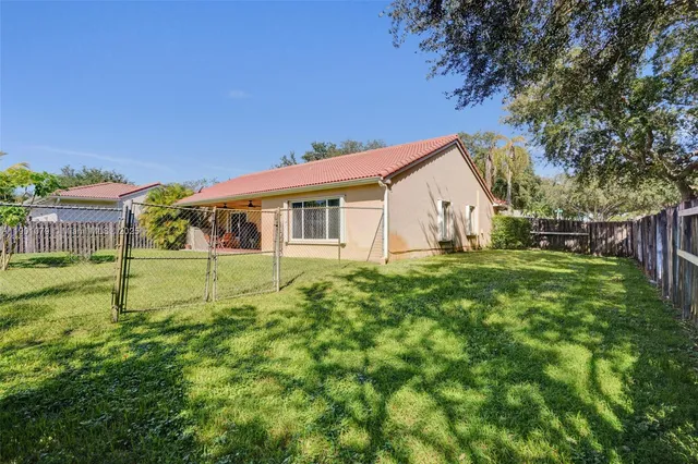 a view of a house with backyard and garden