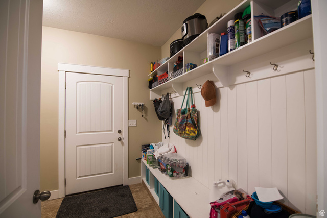 646 East 1400th Street North Mapleton, UT 84664 - Photo 23 of 78 Entryway with built-in cubby storage, integrated shelving, and coat hooks