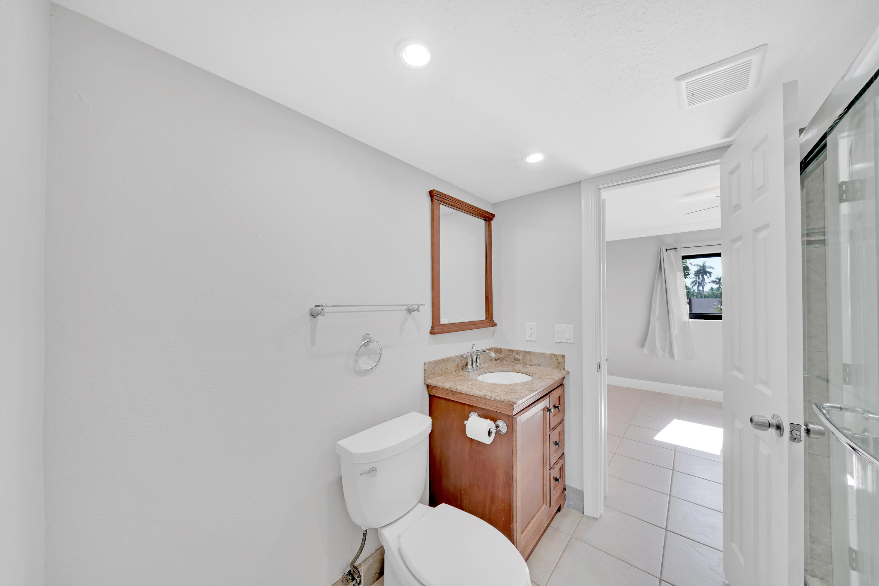 50 Southeast 12th Street, Unit 1320 Boca Raton, FL 33432 - Photo 23 of 39 7 Jack and Jill Bathroom (1)