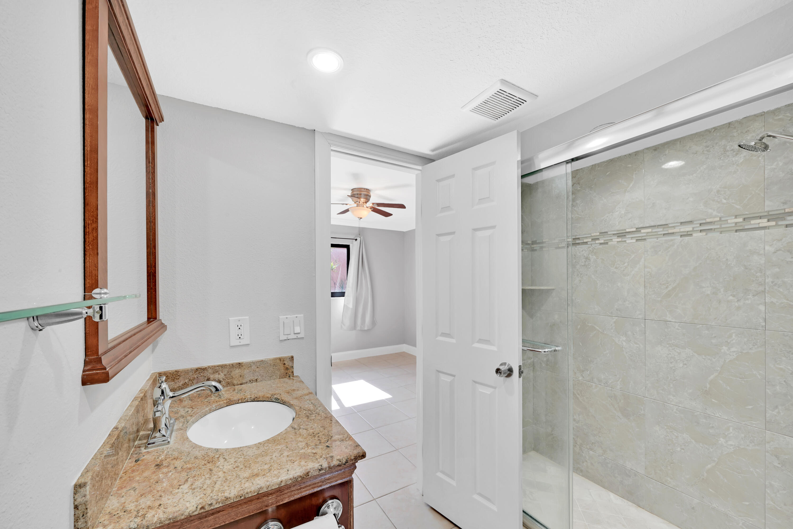 50 Southeast 12th Street, Unit 1320 Boca Raton, FL 33432 - Photo 25 of 39 7 Jack and Jill Bathroom (3)