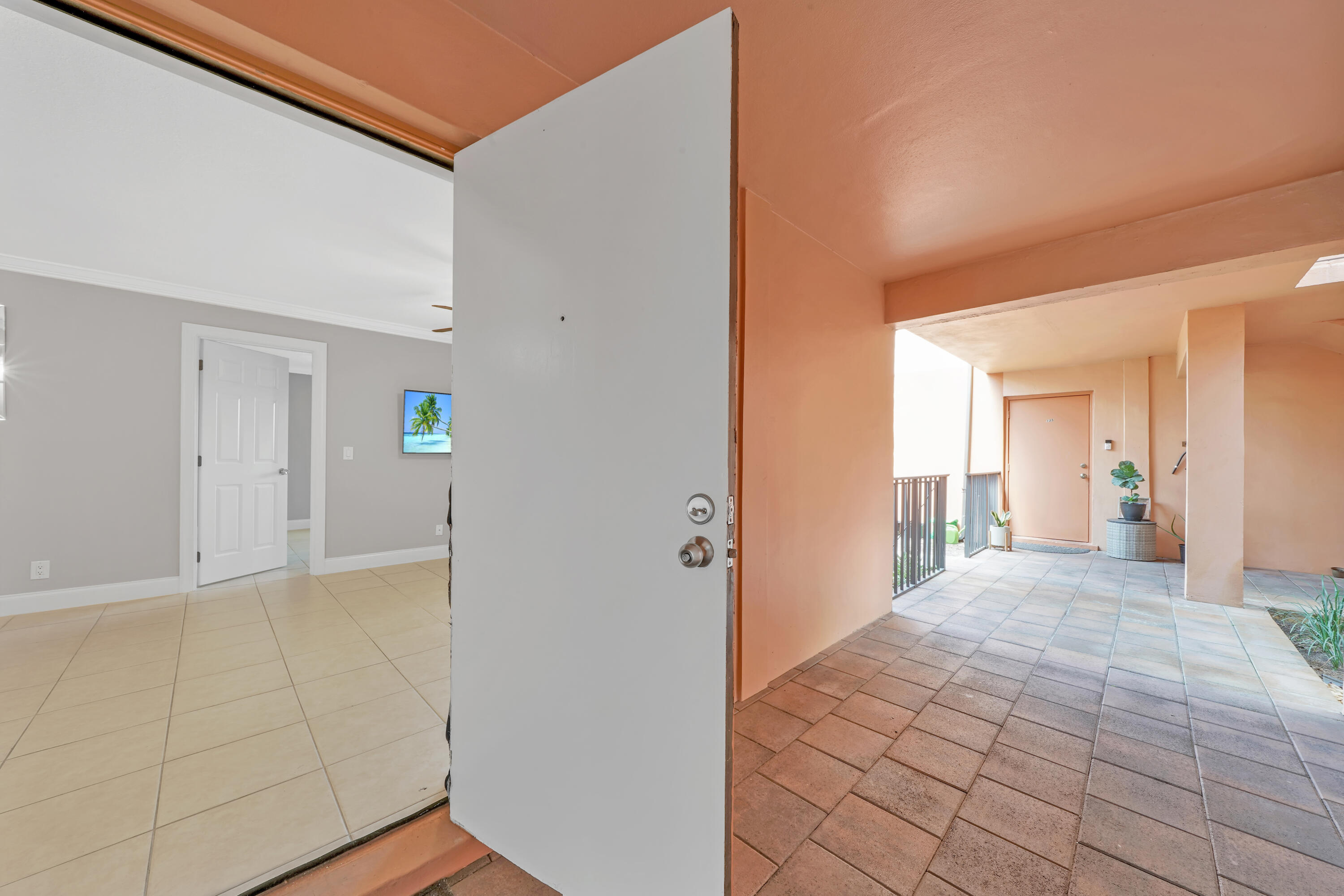 50 Southeast 12th Street, Unit 1320 Boca Raton, FL 33432 - Photo 4 of 39 1 Entryway (4)