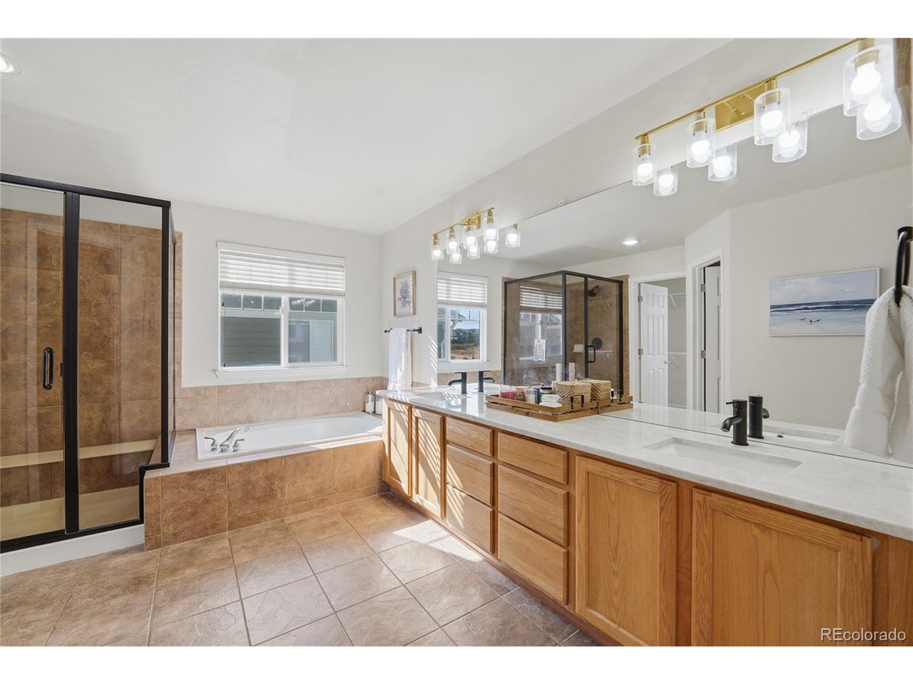 10468 Wagon Box Circle Highlands Ranch, CO 80130 - Photo 17 of 35 Primary Bathroom