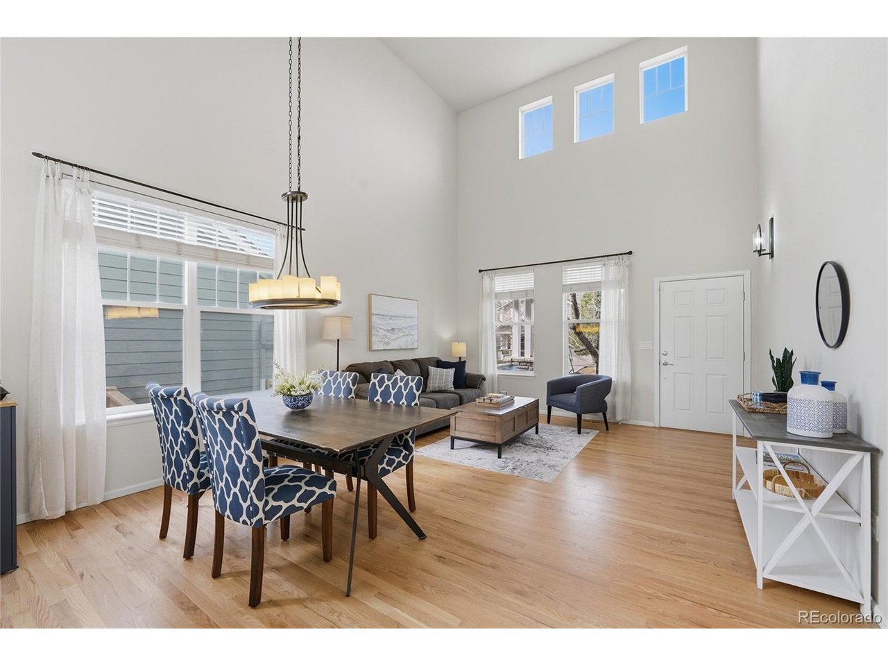 10468 Wagon Box Circle Highlands Ranch, CO 80130 - Photo 5 of 35 Living Room