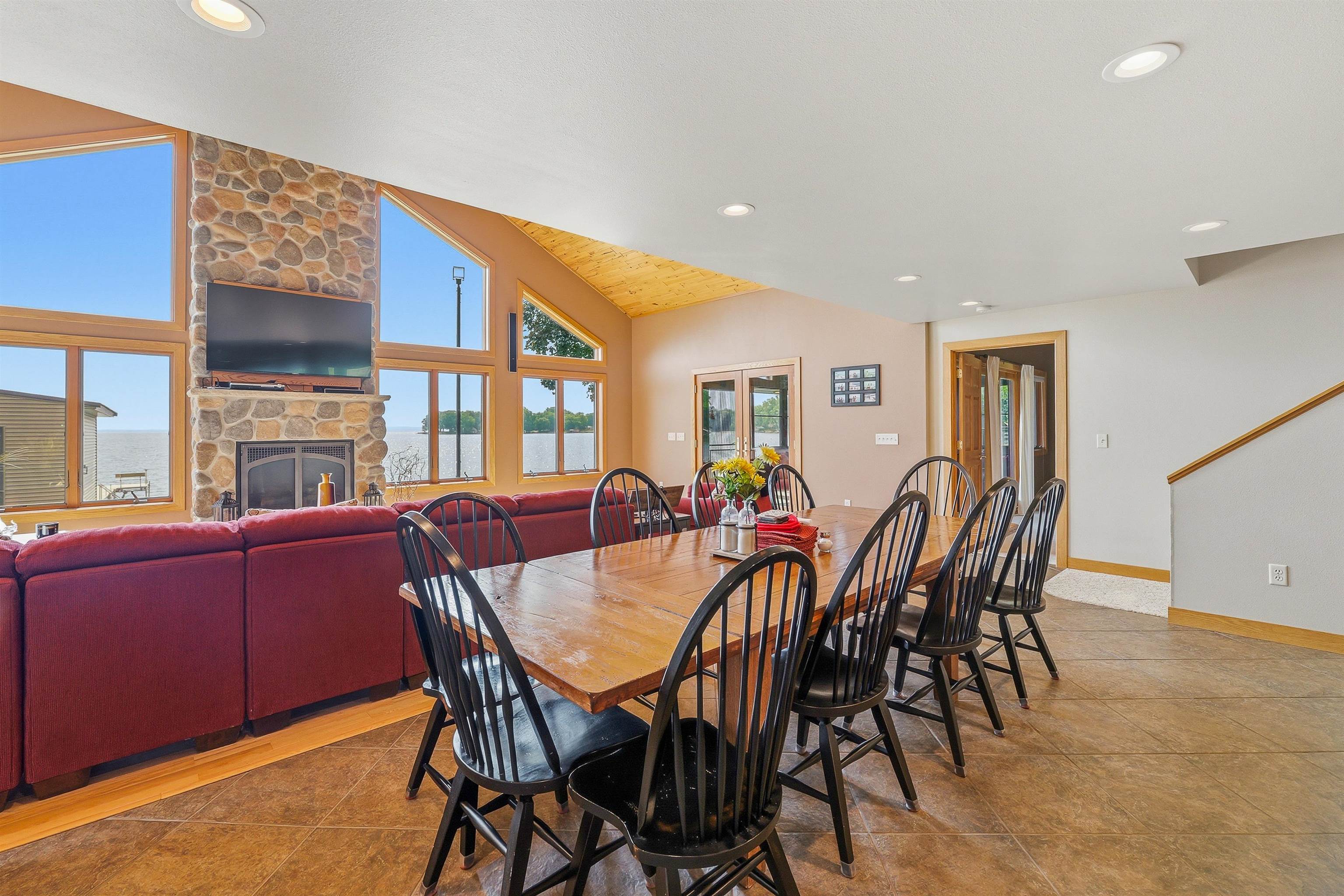 6322 Black Wolf Point Road Oshkosh, WI 54902 - Photo 12 of 46