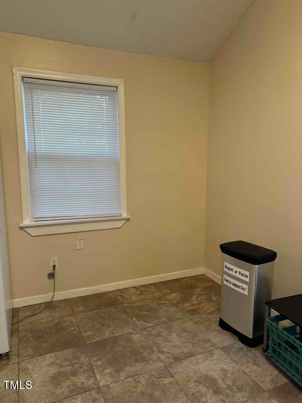 2222 Highway 210 Smithfield, NC 27577 - Photo 6 of 12 Studio dining