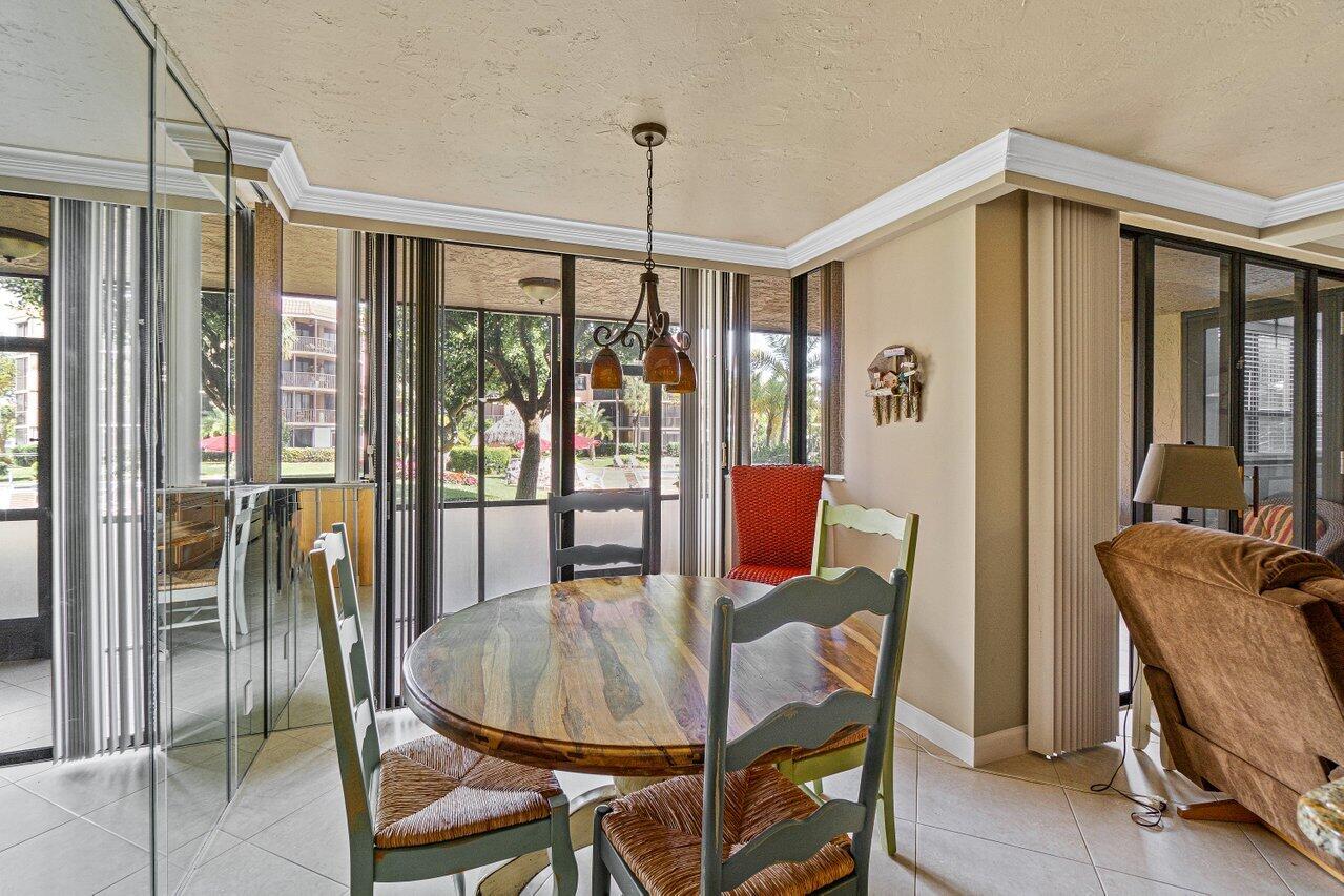 800 Jeffery Street, Unit 109 Boca Raton, FL 33487 - Photo 12 of 43 Large eat in kitchen