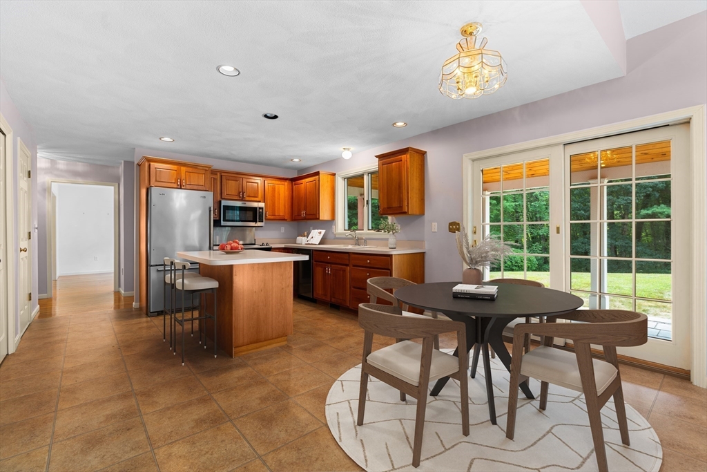 61 Spruce Road North Reading, MA 01864 - Photo 5 of 42 Gallery Image 5