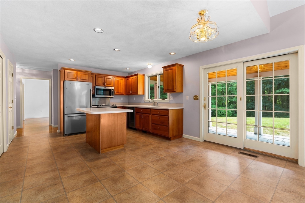 61 Spruce Road North Reading, MA 01864 - Photo 6 of 42 Gallery Image 6