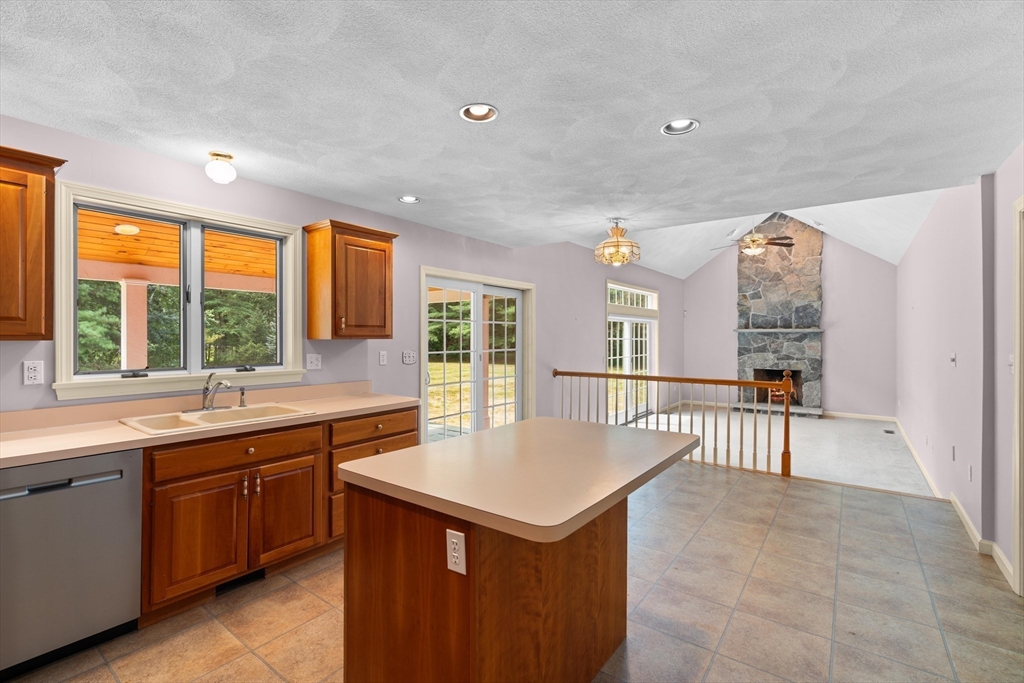 61 Spruce Road North Reading, MA 01864 - Photo 8 of 42 Gallery Image 8
