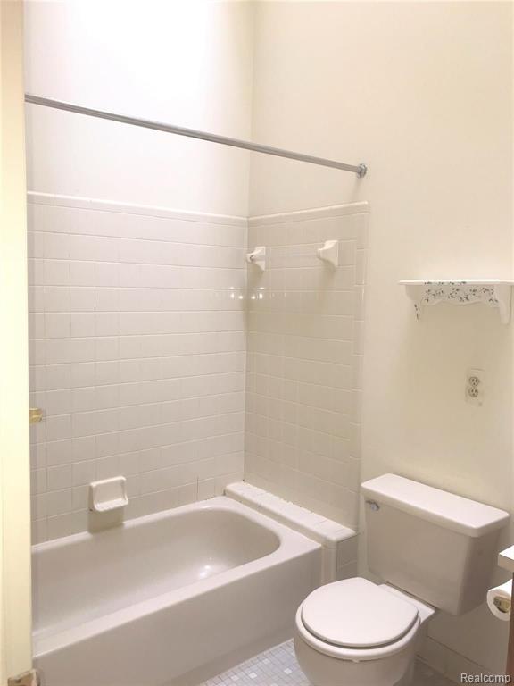 31176 Country Bluff Farmington Hills, MI 48331 - Photo 10 of 14