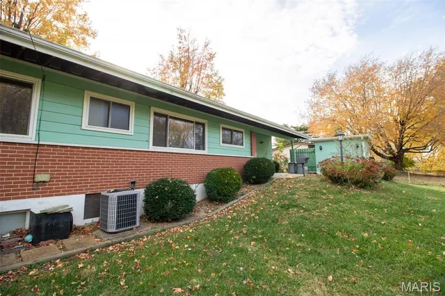 $180,000 | 2385 Palomino Lane, Florissant, MO 63033