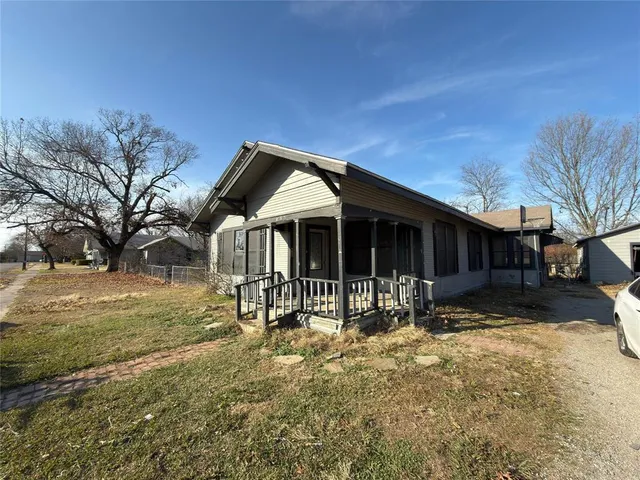 $1,400 | 508 Allen Avenue, Bonham, TX 75418
