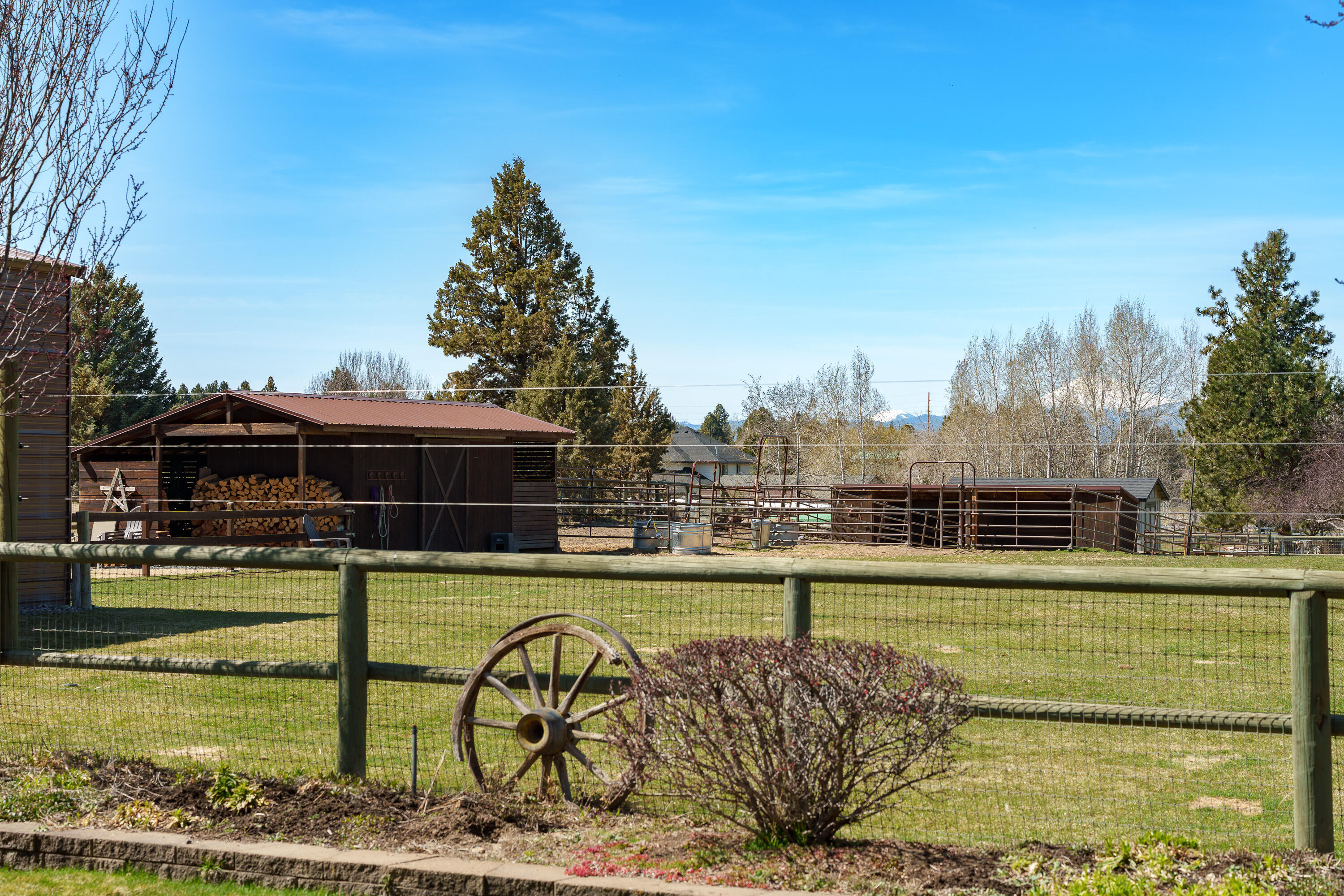 61939 Dobbin Road Bend, OR 97702 - Photo 44 of 57 DSC03360-Enhanced-NR