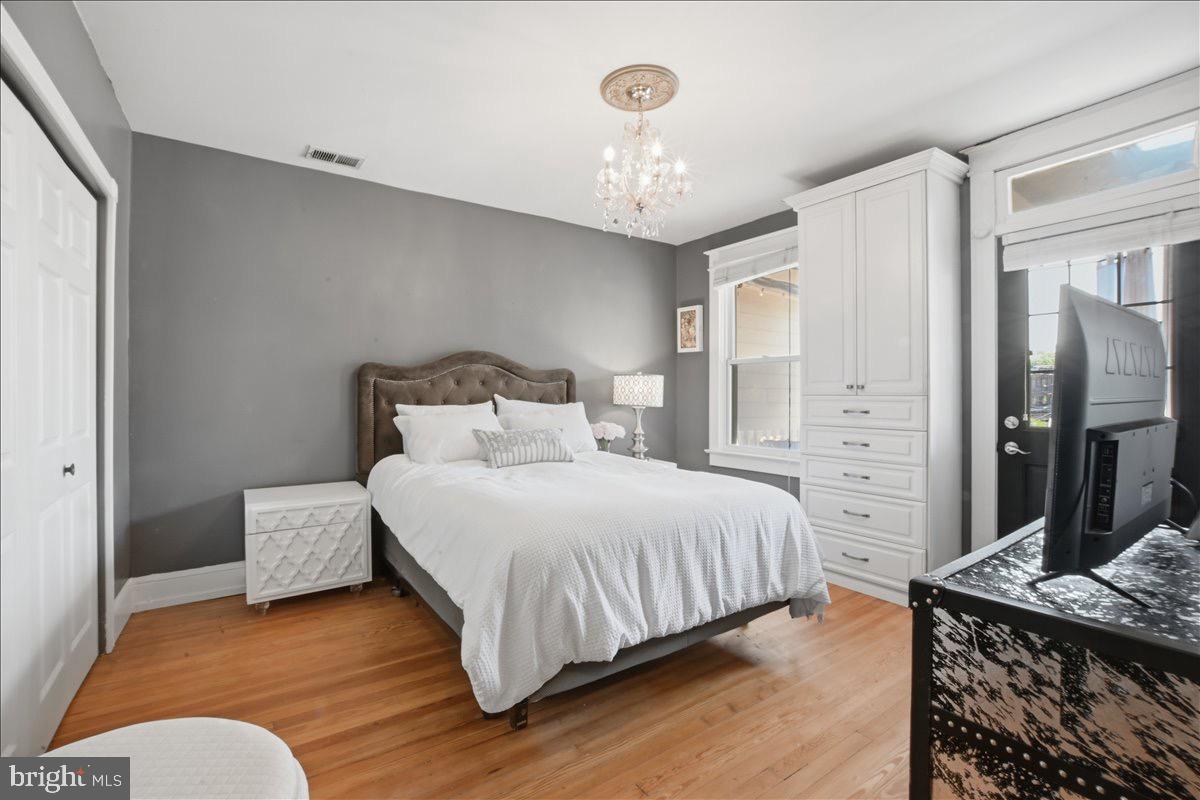 939 15th Street Southeast Washington, DC 20003 - Photo 12 of 19