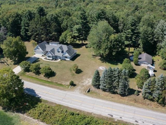 5605 North Shore Road Pinconning, MI 48650 - Photo 2 of 33