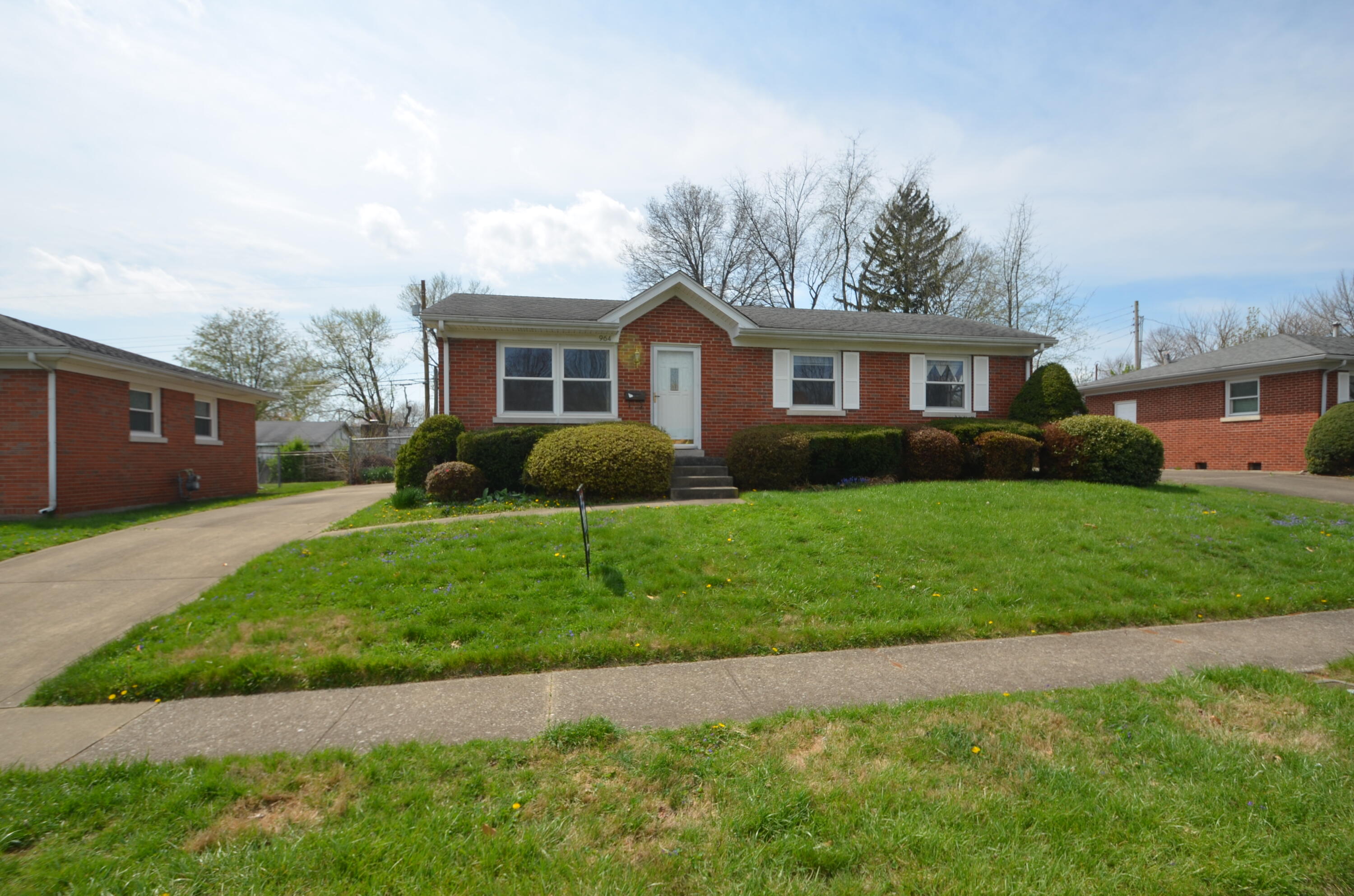 964 Honeysuckle Road Lexington, KY 40504 - Photo 1 of 15 DSC_0015