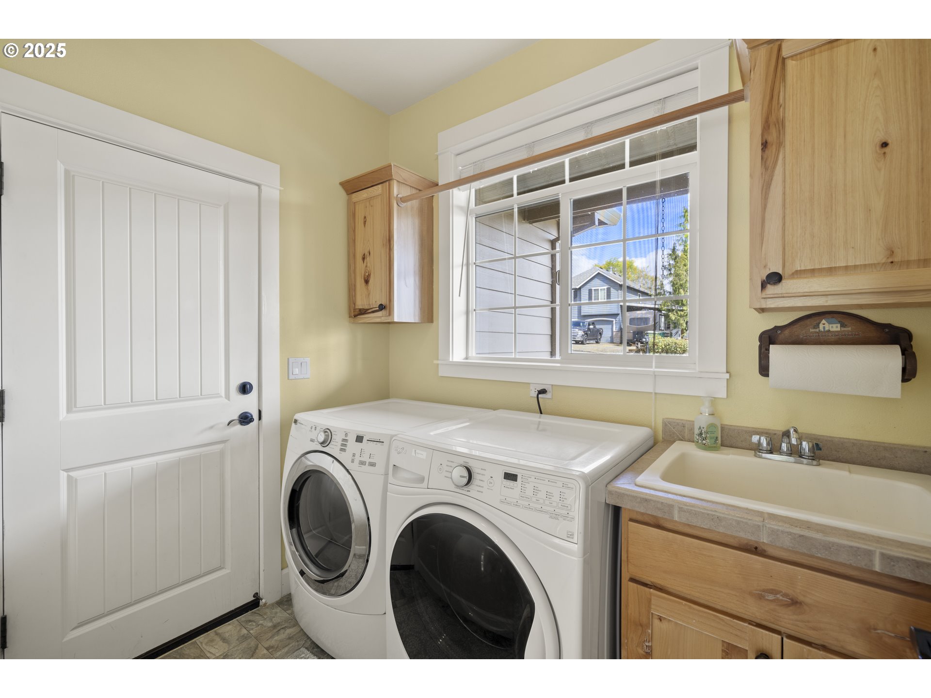 623 Southwest 5th Street Dundee, OR 97115 - Photo 31 of 45 Gallery Image 31