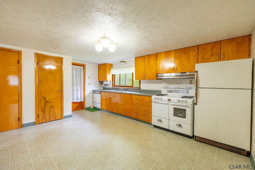 4611 Elton Road Elton, PA 15934 - Photo 12 of 35
