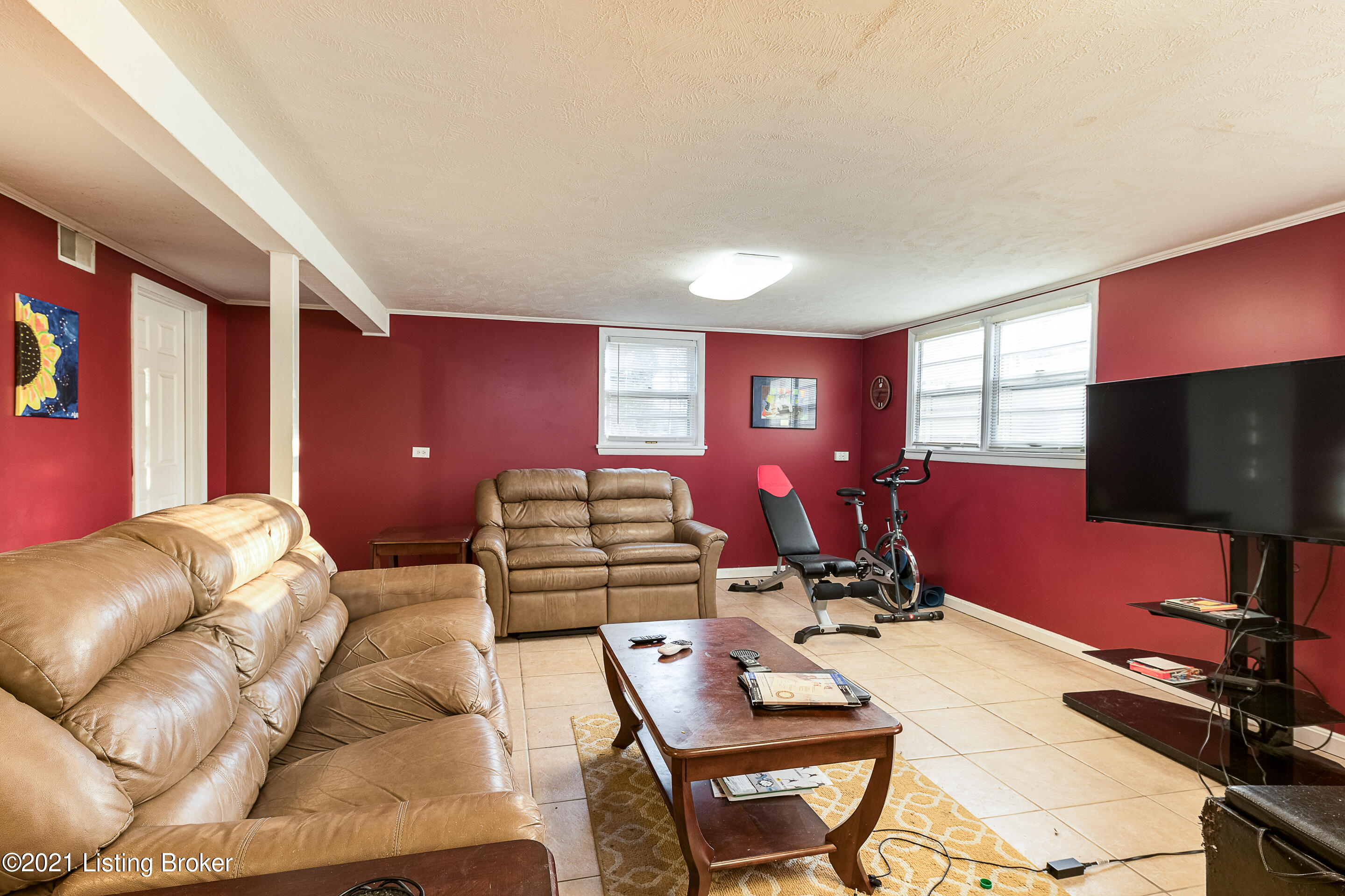117 Buttercup Road Louisville, KY 40218 - Photo 19 of 27 Family Room 2