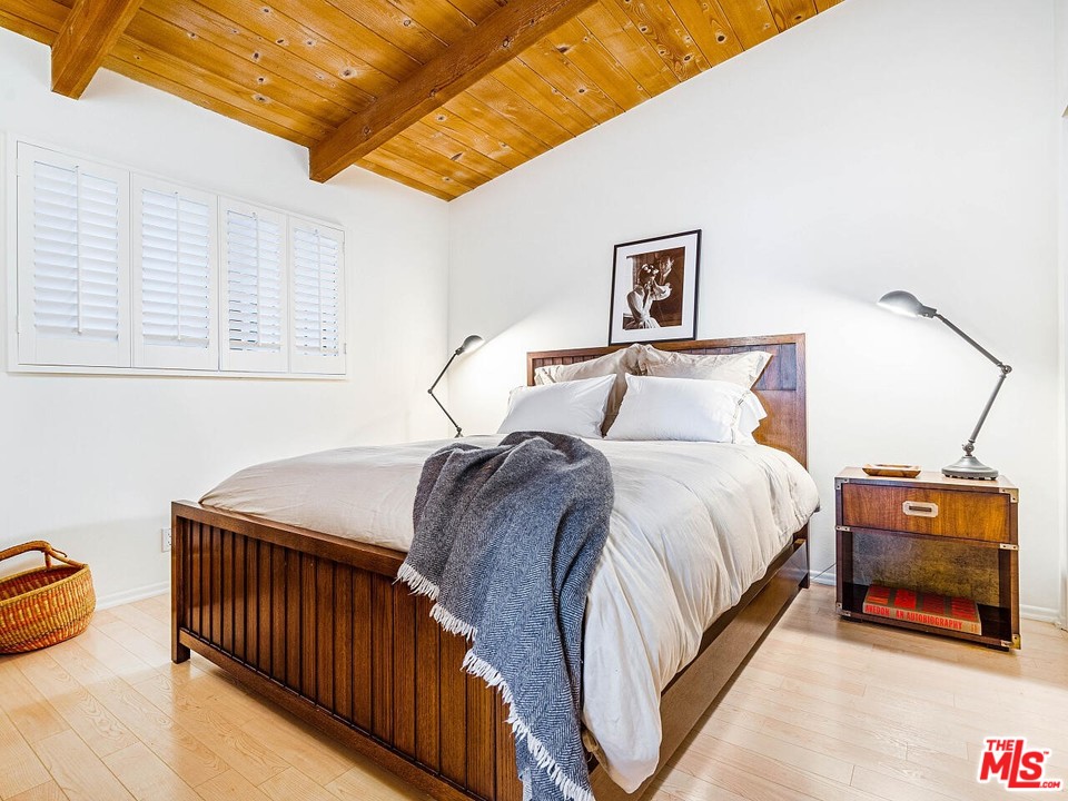 31376 Broad Beach Road Malibu, CA 90265 - Photo 16 of 26 a bedroom with a bed and a couch