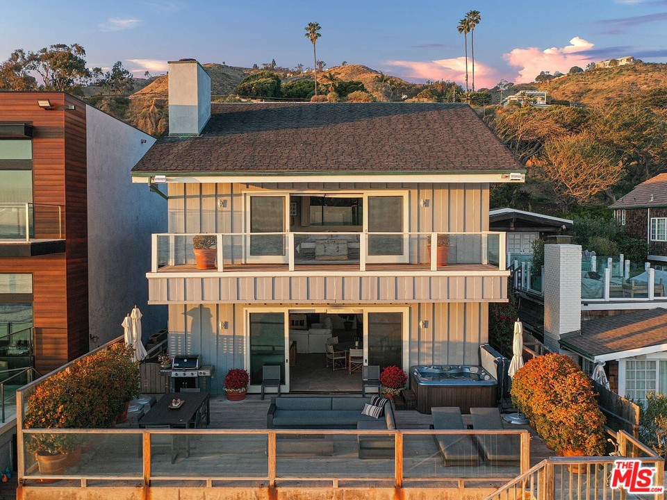 31376 Broad Beach Road Malibu, CA 90265 - Photo 20 of 26 front view of a house
