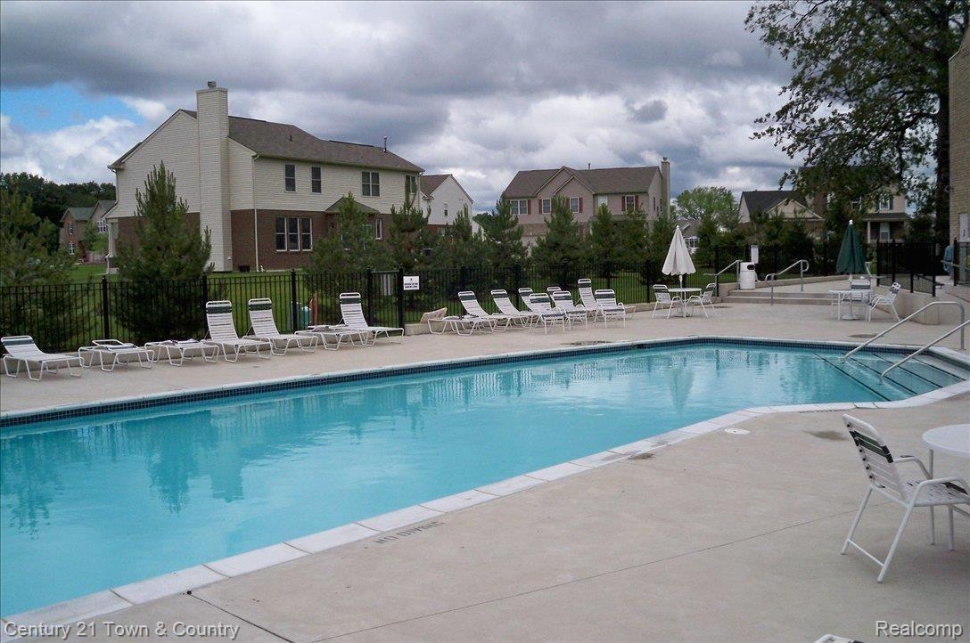 3379 Talbert Circle Rochester, MI 48307 - Photo 6 of 10 pool 4