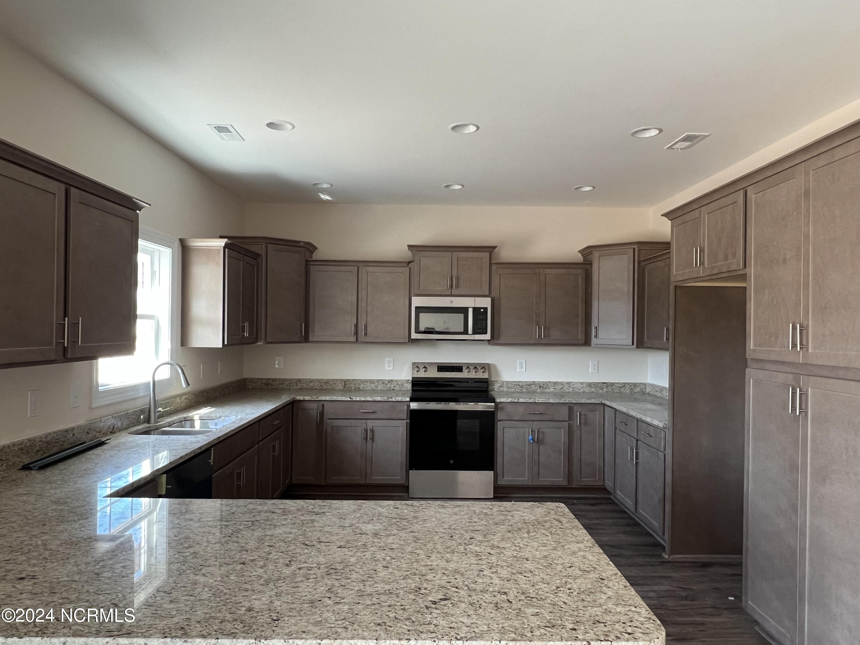 3000 Sharpnose Street New Bern, NC 28562 - Photo 31 of 51 IMG_6237