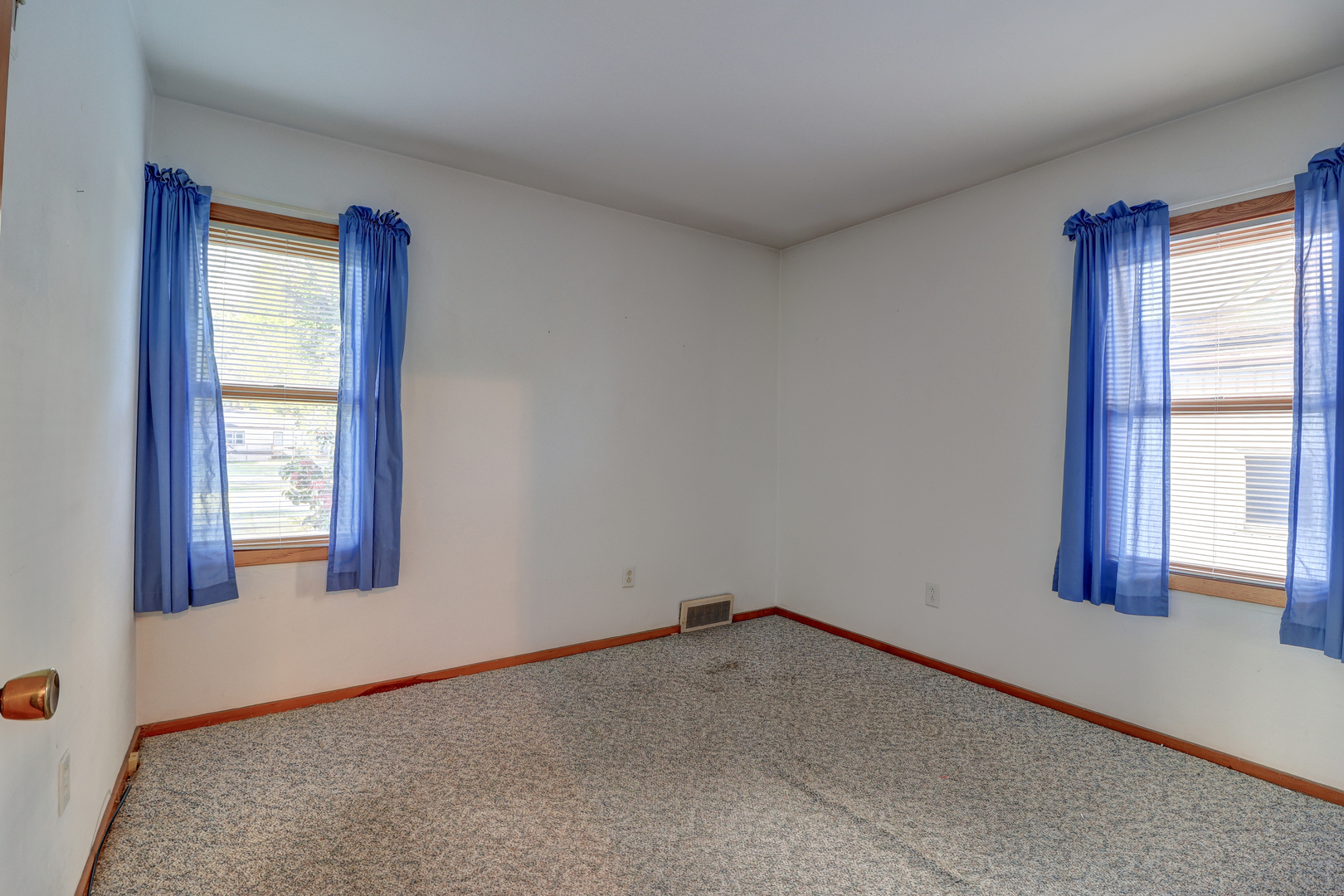 602 East 3rd Street Rock Falls, IL 61071 - Photo 14 of 22 a view of an empty room and window