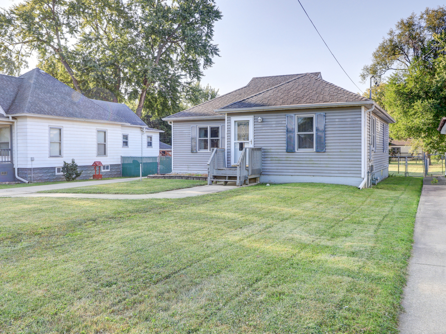 602 East 3rd Street Rock Falls, IL 61071 - Photo 3 of 22 a front view of a house with a garden and yard