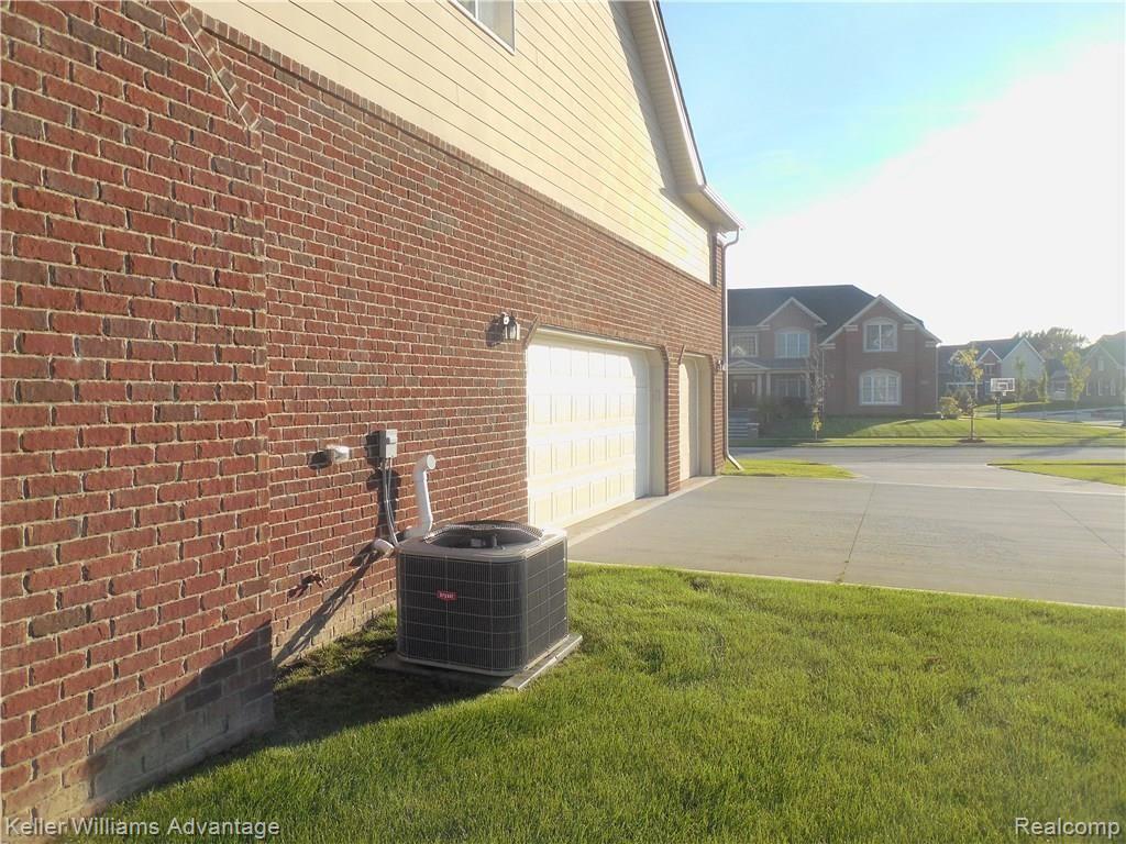 24798 Acorn Trail Novi, MI 48374 - Photo 7 of 49