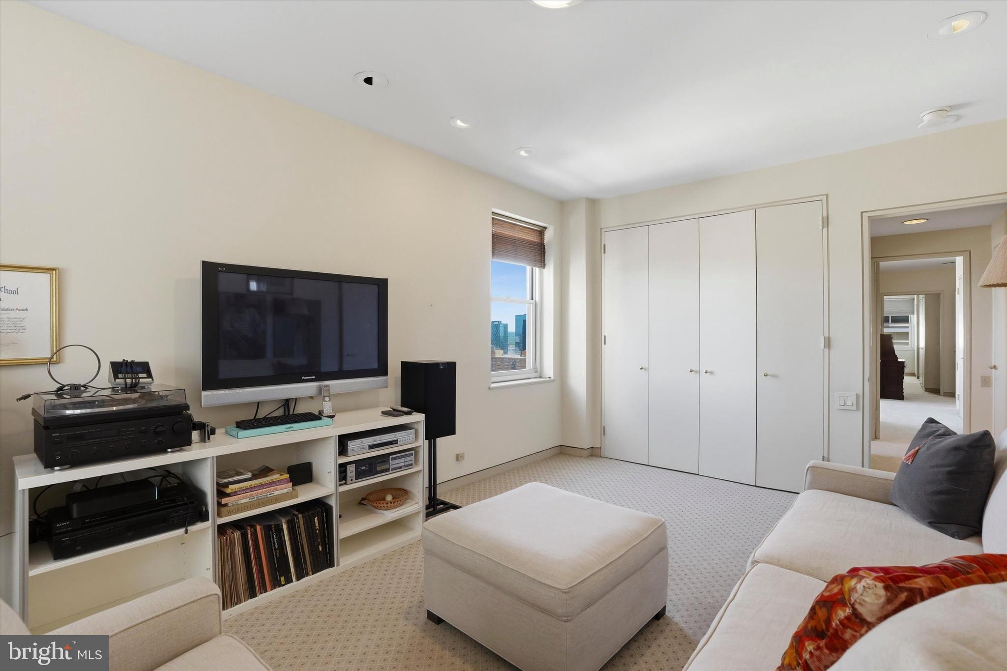 220 West Rittenhouse Square, Unit 22C Philadelphia, PA 19103 - Photo 17 of 29 Primary bedroom