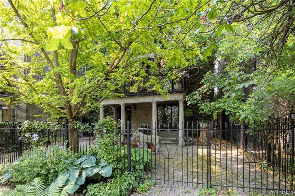 142 Bryant Street Buffalo, NY 14222 - Photo 3 of 30