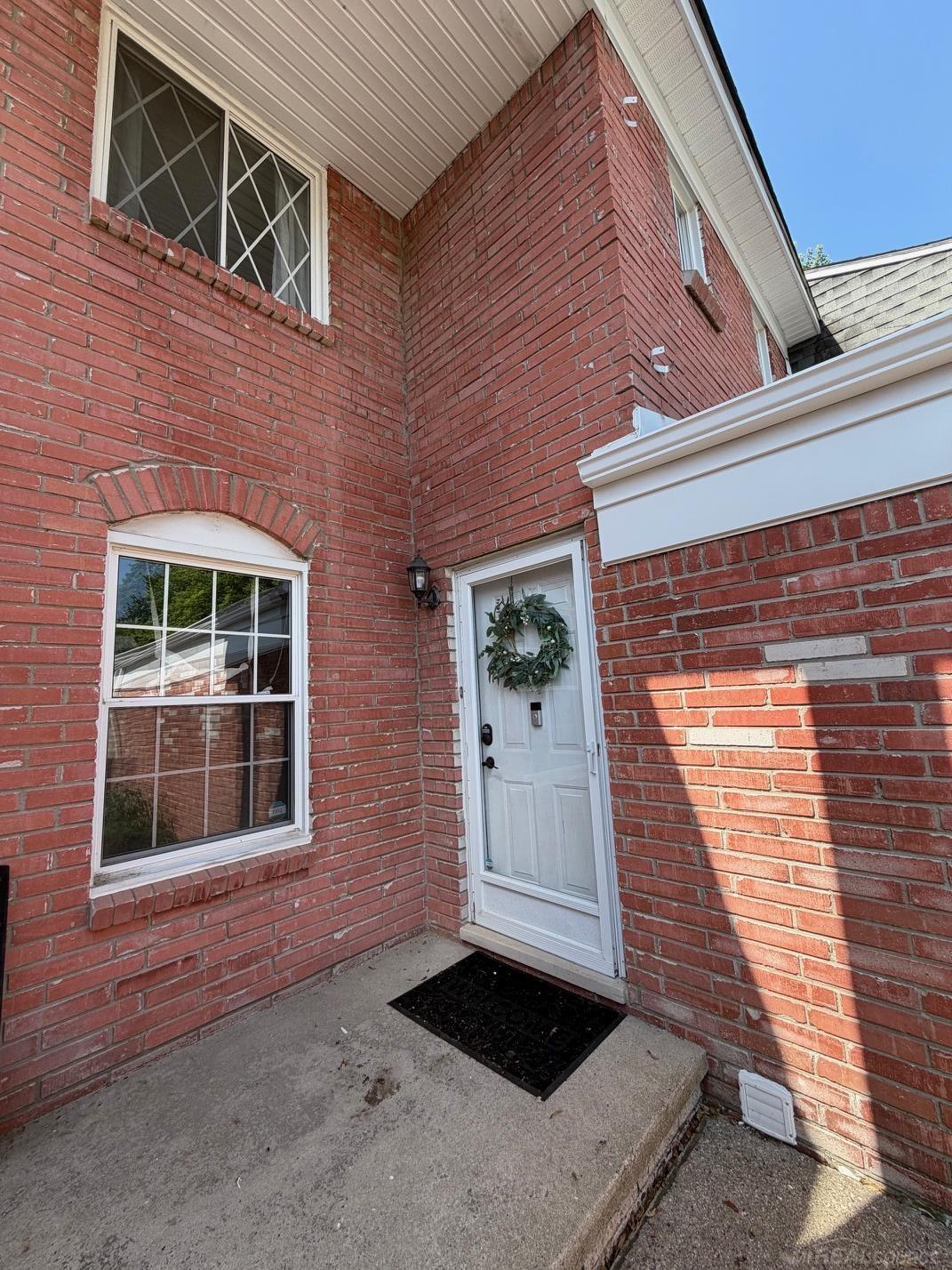 119 Manor Way Rochester Hills, MI 48309 - Photo 4 of 29
