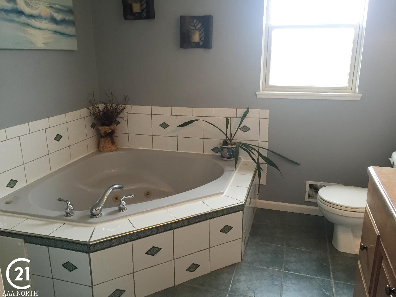 15724 Donald Road Capac, MI 48014 - Photo 33 of 48 in upstairs full bath