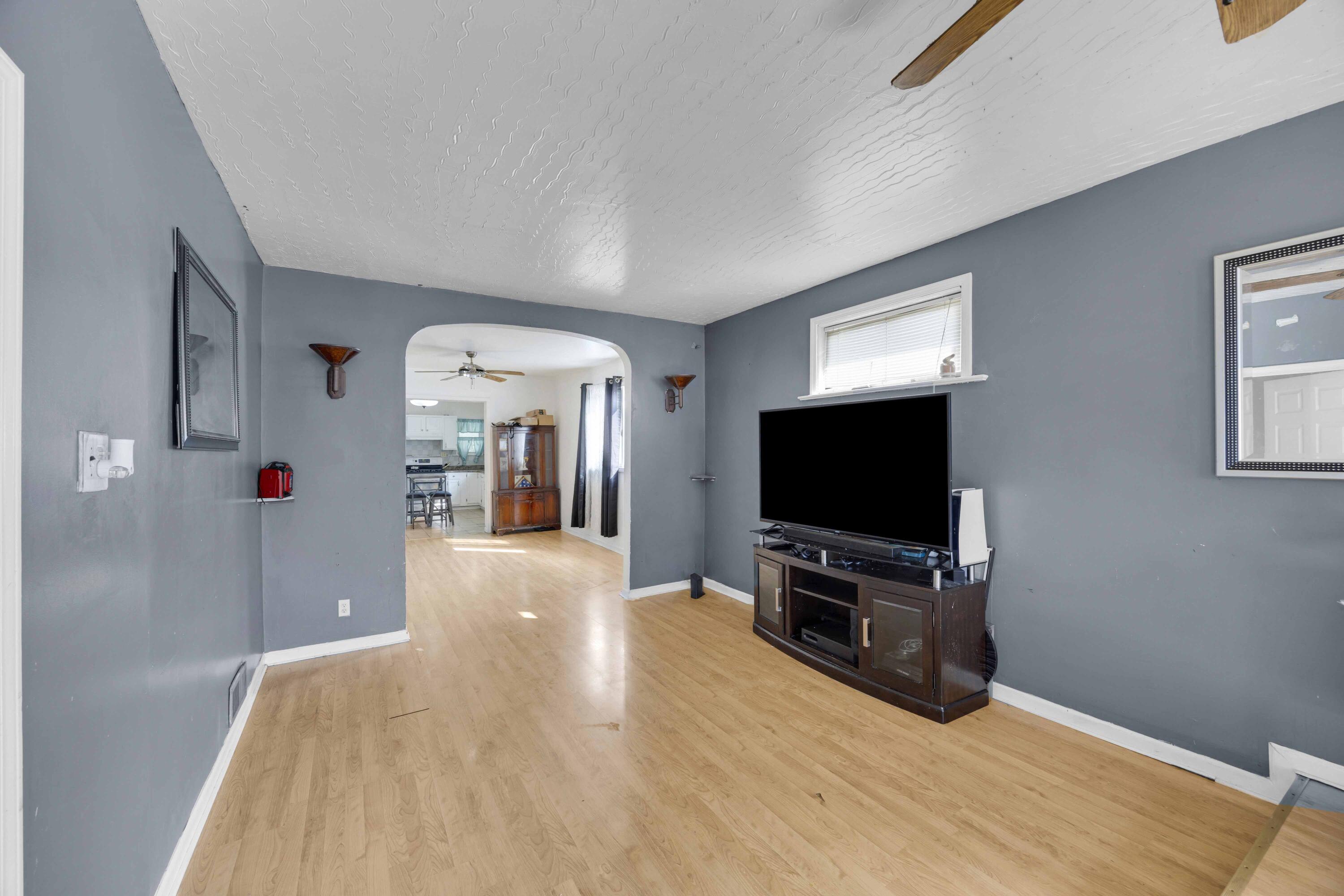 951 Wilcox Street Hammond, IN 46320 - Photo 5 of 18 3000x2000