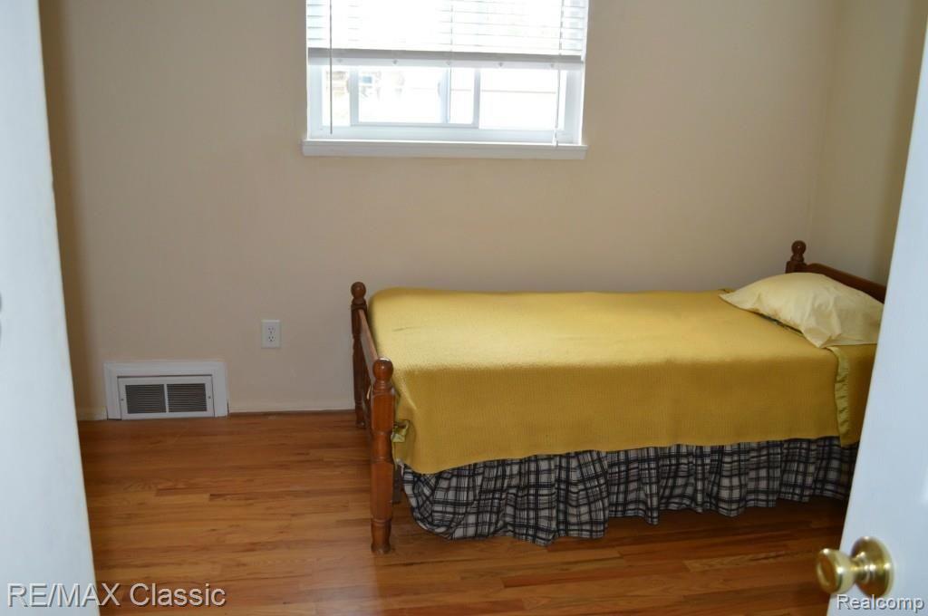 18455 Stephens Road Eastpointe, MI 48021 - Photo 9 of 17 Stephens11.jpg
