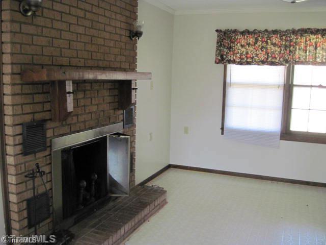 403 Liveoak Road Reidsville, NC 27320 - Photo 3 of 8 Living Room.