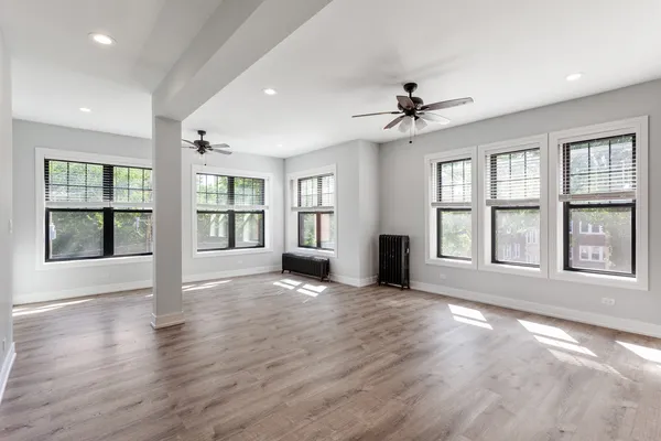 $2,954 | 1062 West Glenlake Avenue, Unit 2, Chicago, IL 60660