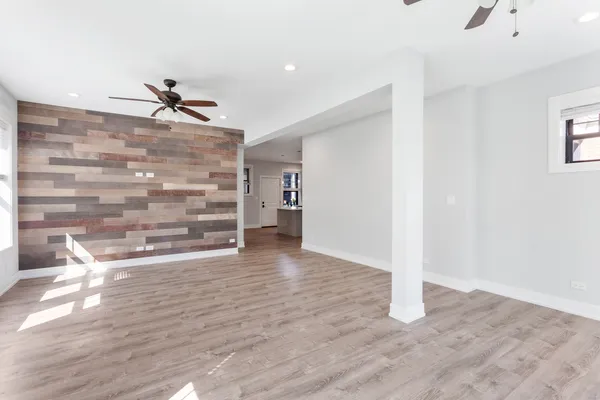 $2,954 | 1062 West Glenlake Avenue, Unit 2, Chicago, IL 60660