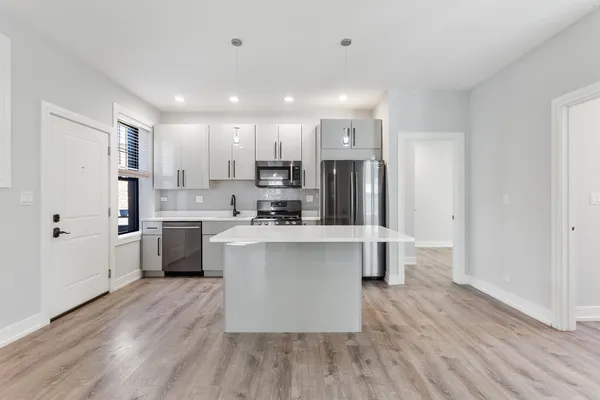 $2,954 | 1062 West Glenlake Avenue, Unit 2, Chicago, IL 60660