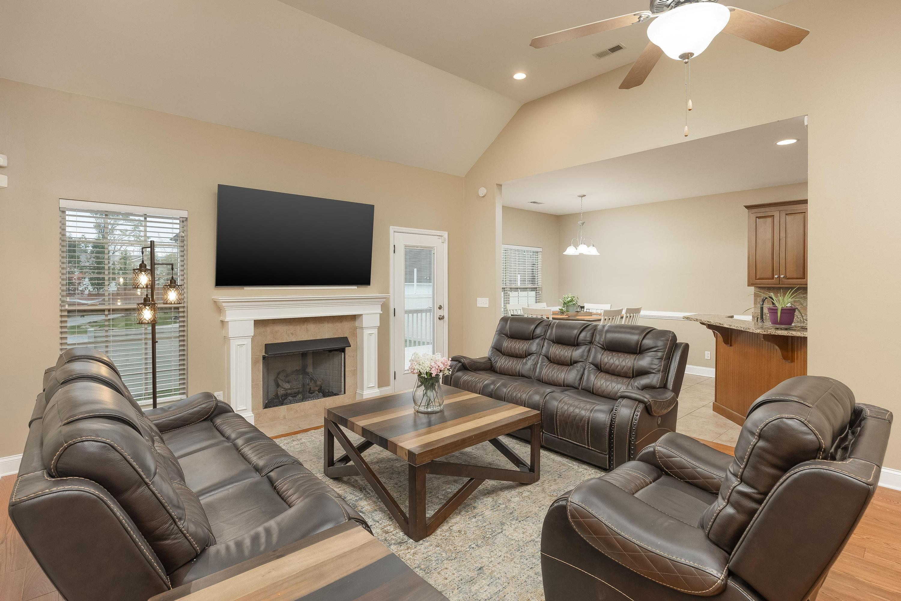 8671 Blanche Road Ooltewah, TN 37363 - Photo 6 of 52 Living Room
