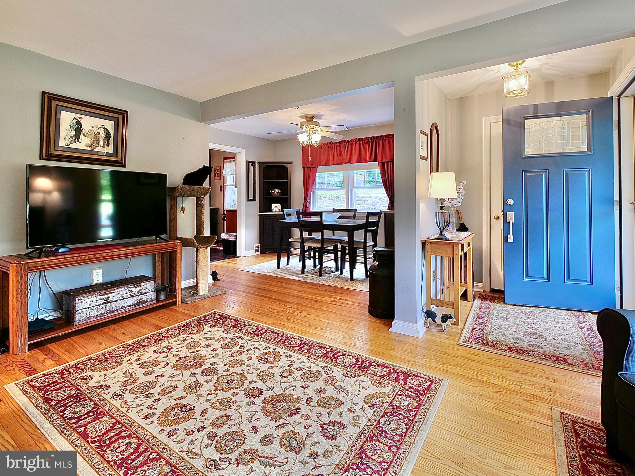 112 Harmil Road Broomall, PA 19008 - Photo 17 of 34 Living Room