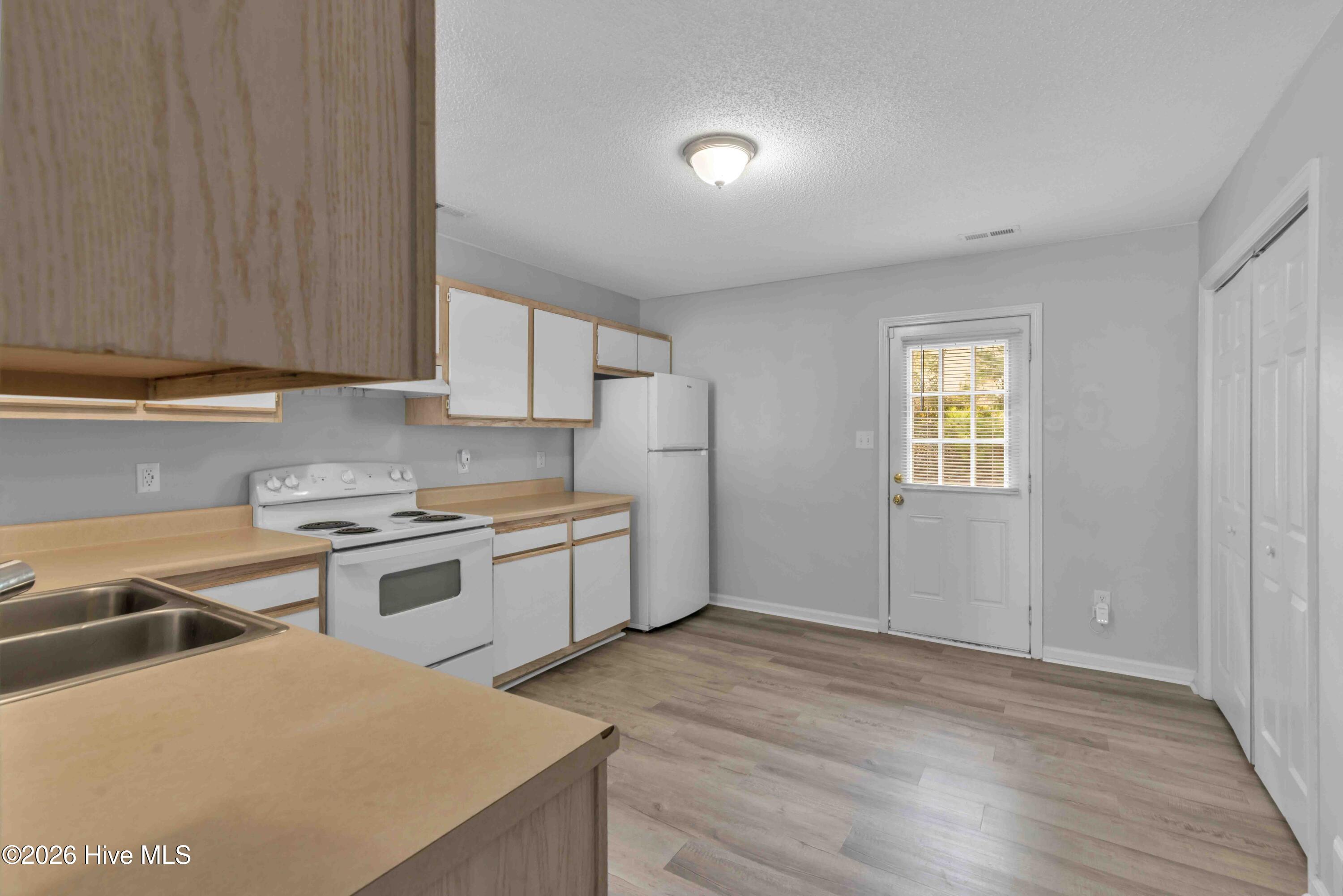 409 Timberlake Trail Jacksonville, NC 28546 - Photo 6 of 20 DSC_5251