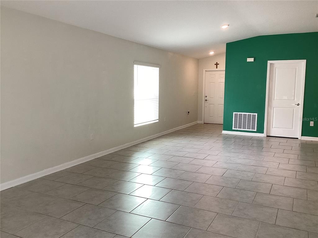260 Pershing Street Bartow, FL 33830 - Photo 12 of 89 a view of an empty room with a window