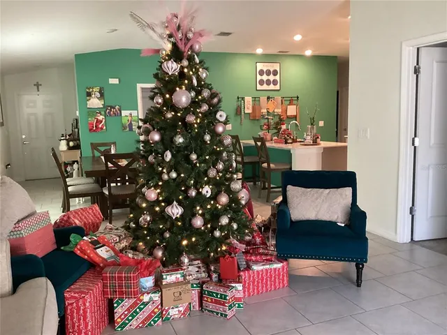a living room filled with furniture and flowers