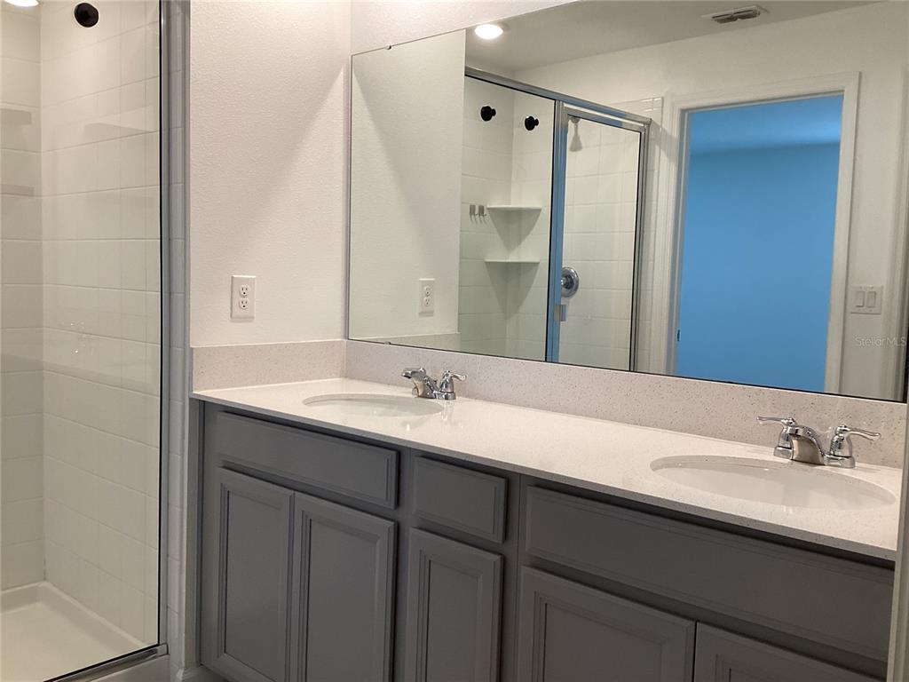 260 Pershing Street Bartow, FL 33830 - Photo 44 of 89 a bathroom with a double vanity sink and a mirror