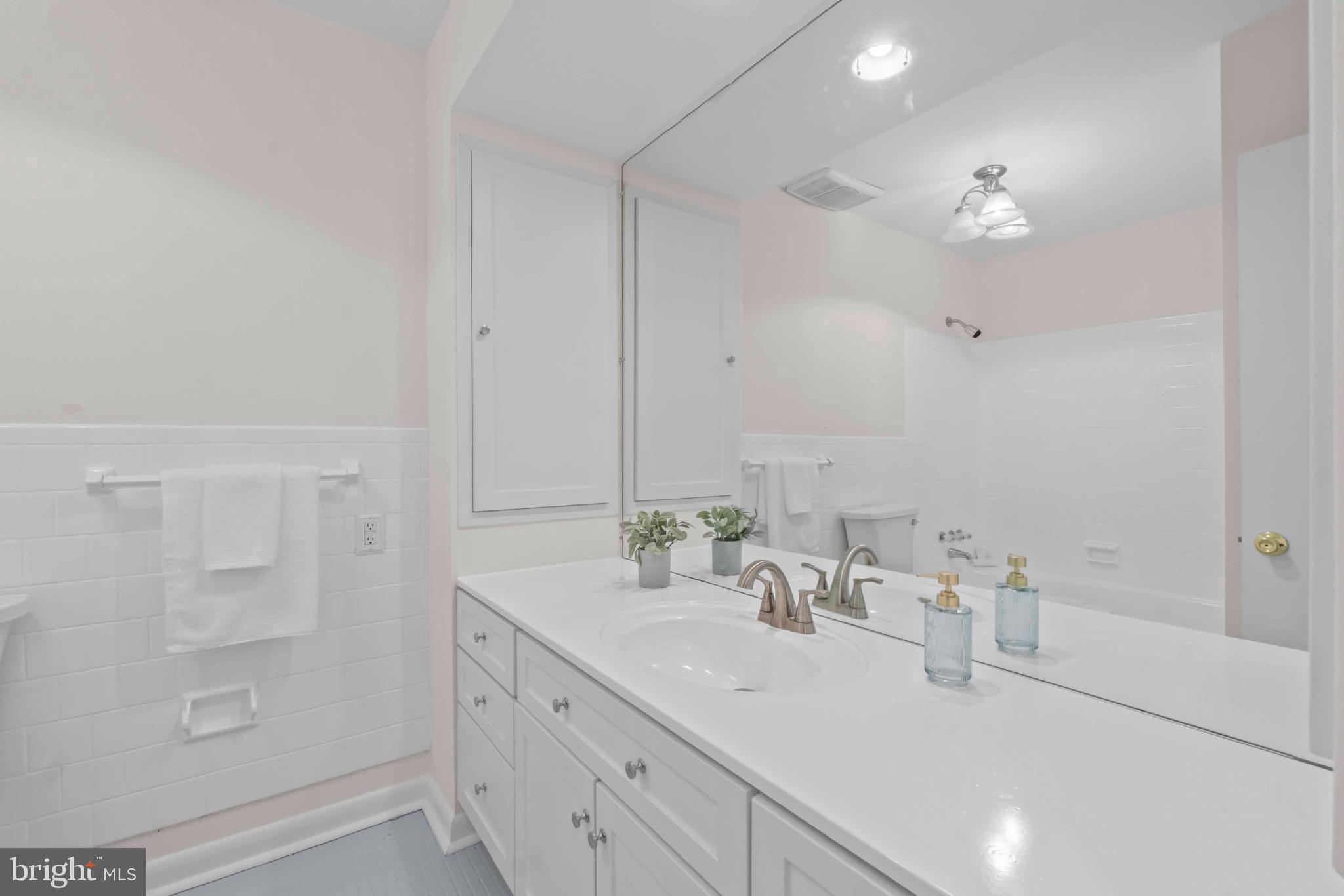 1016 Cold Bottom Road Sparks Glencoe, MD 21152 - Photo 24 of 39 Bright main floor full bathroom.