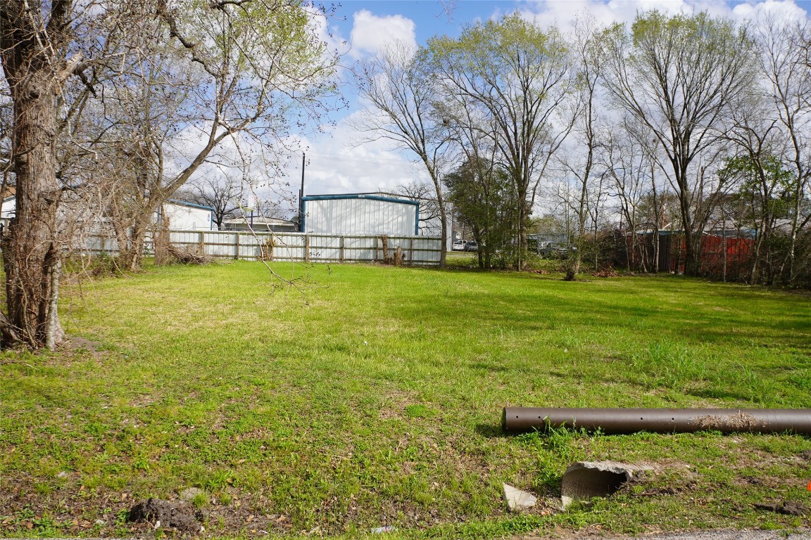 6310 Foster Street Houston, TX 77021 - Photo 5 of 5 a backyard of a house with lots of green space